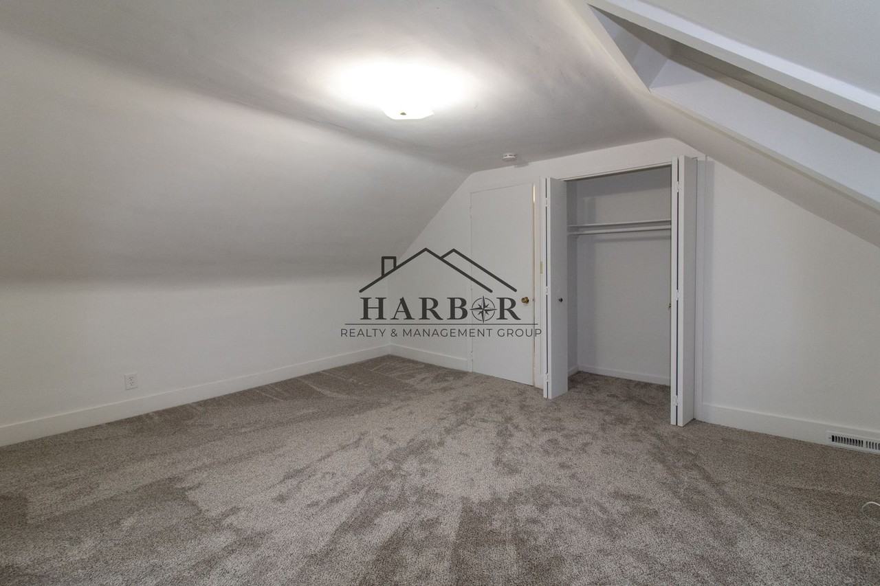 224 9th Ave Nw - Photo 4 of 12