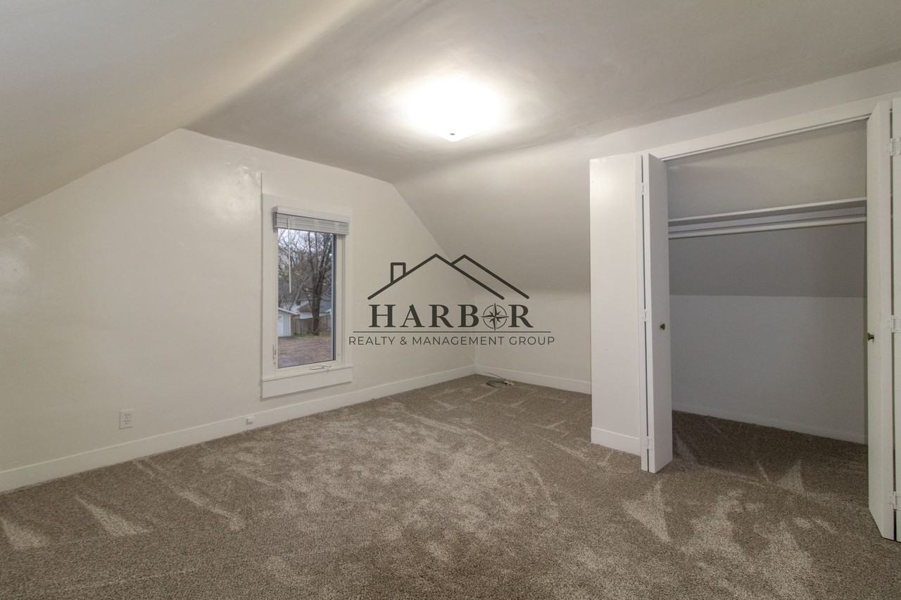 224 9th Ave Nw - Photo 5 of 12
