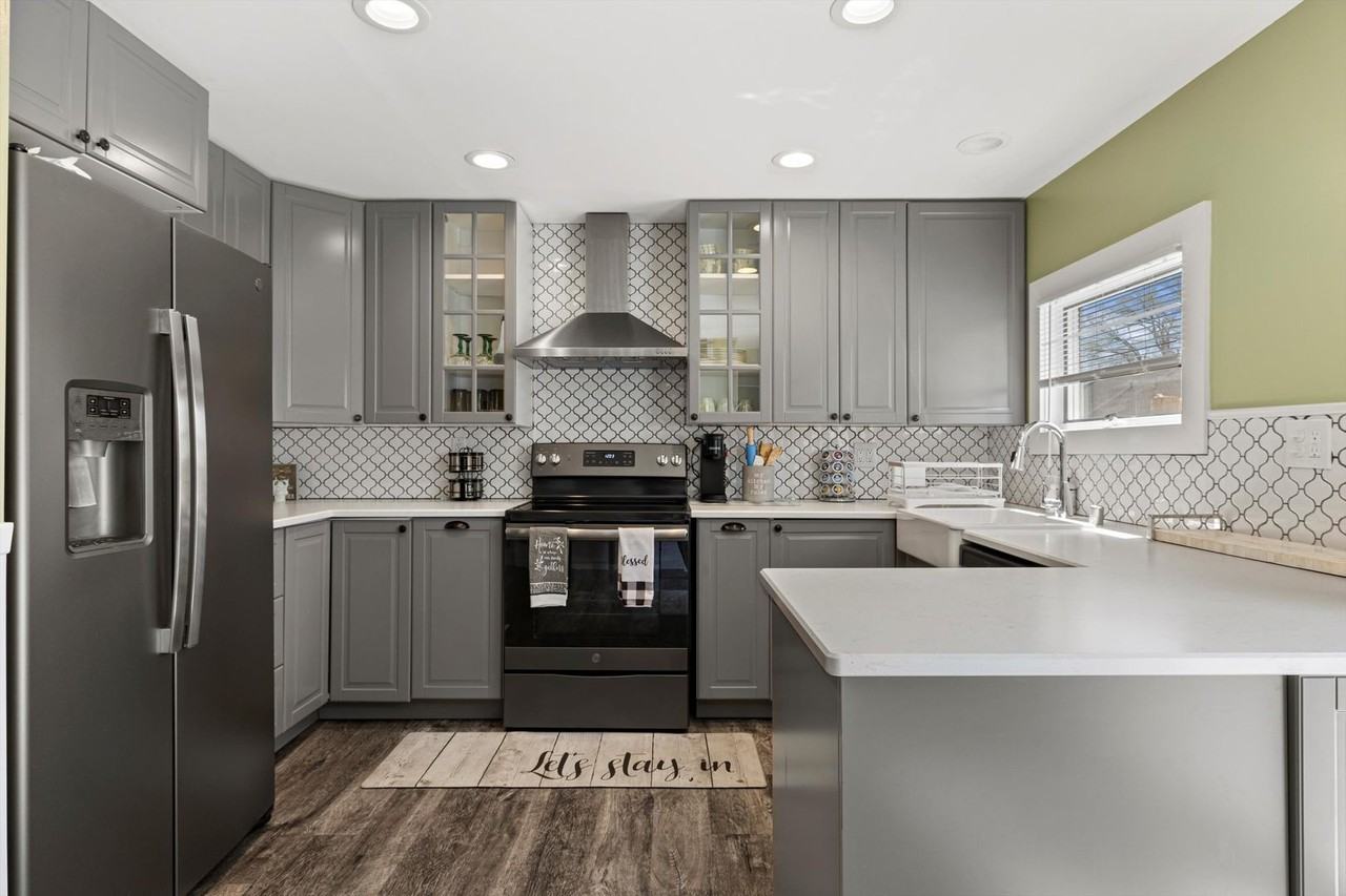 930 Henry St - Photo 4 of 18