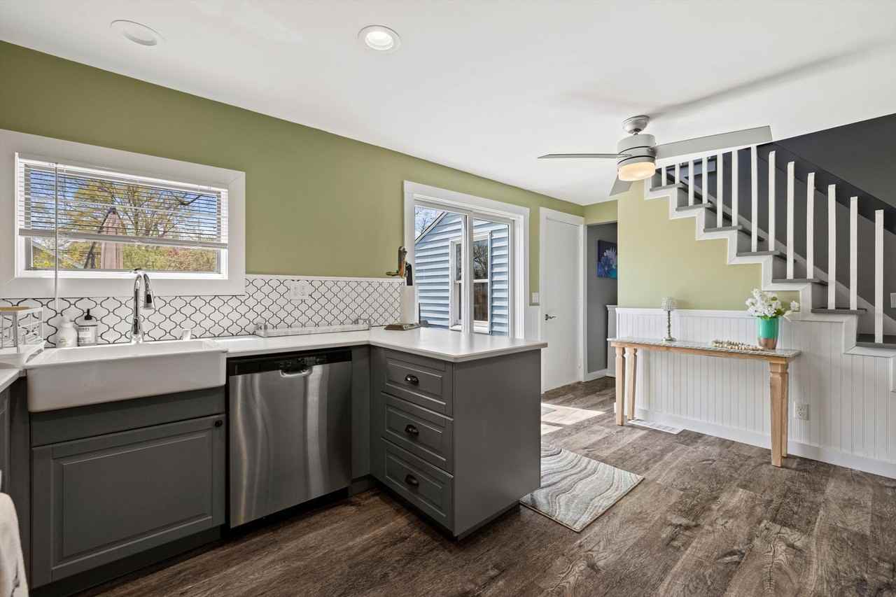 930 Henry St - Photo 7 of 18