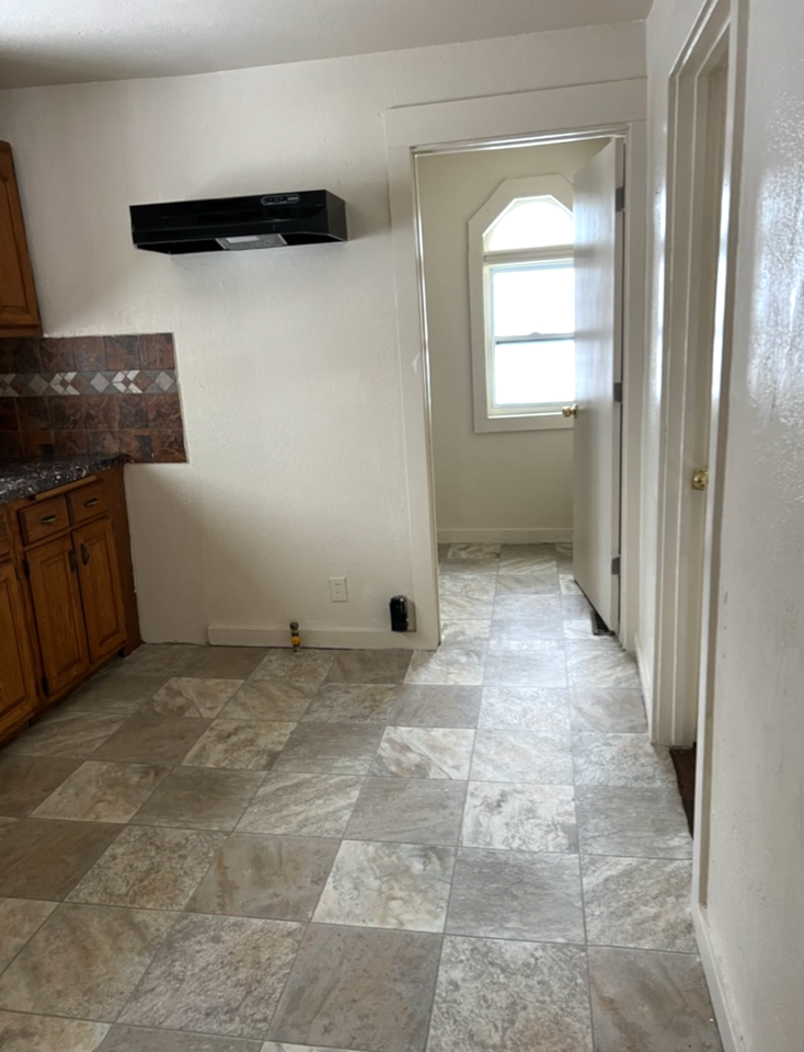2776 N 58th St - Photo 4 of 15