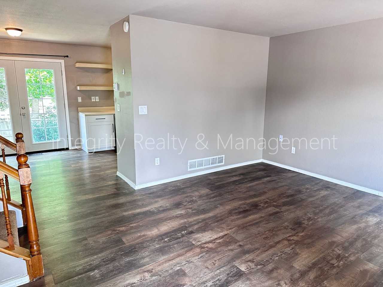 17657 Ponderosa Ave - Photo 2 of 21