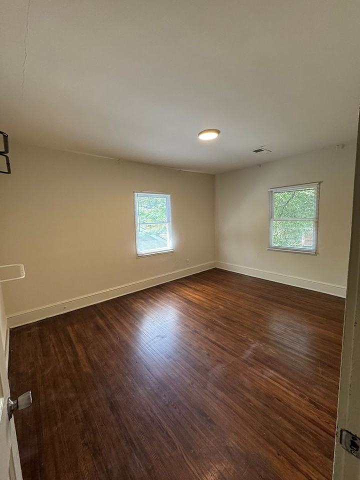 2328 E 7th St #B - Photo 3 of 5