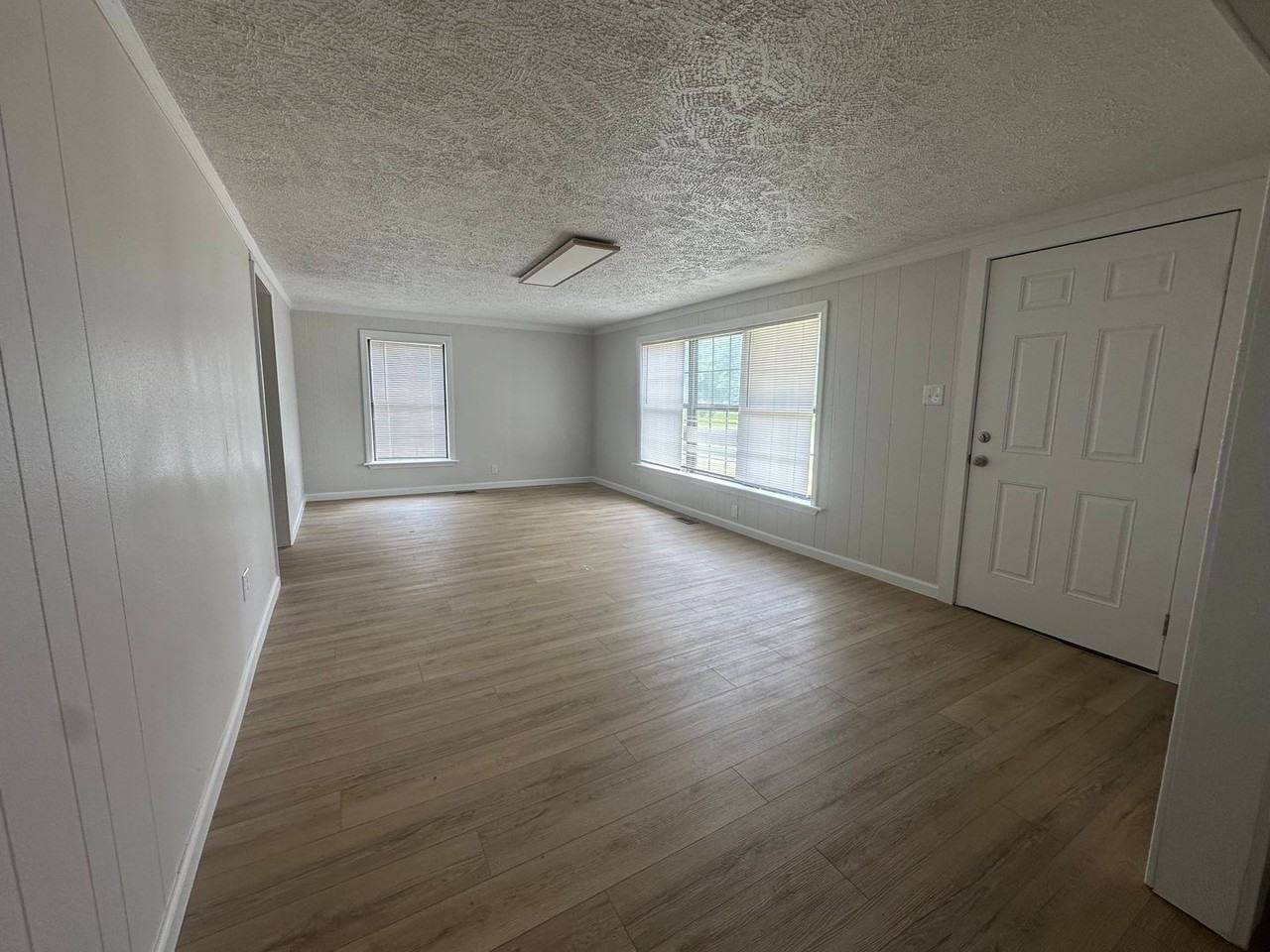 1014 N Phoenix Ave - Photo 4 of 11