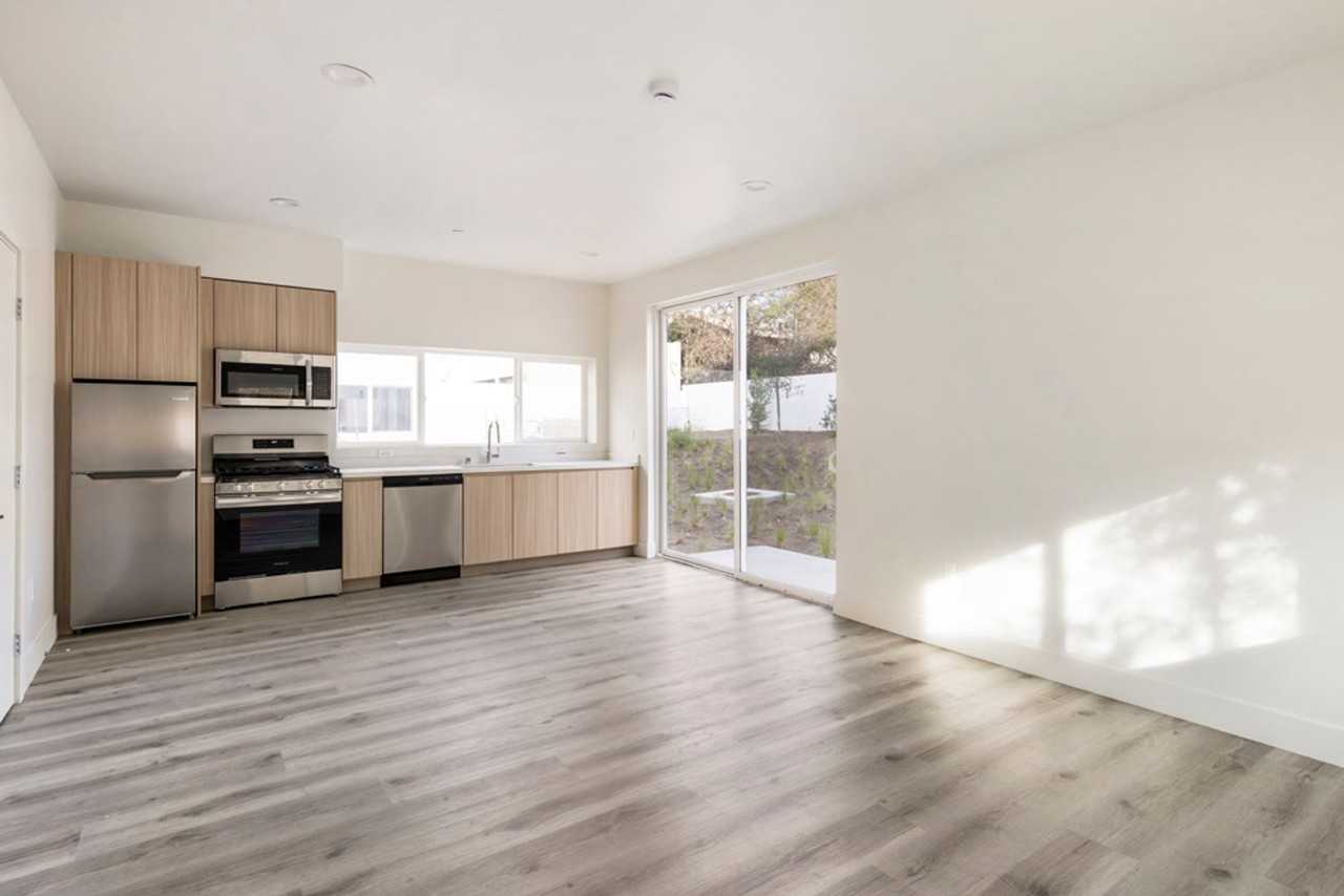 2490 - Photo 3 of 20