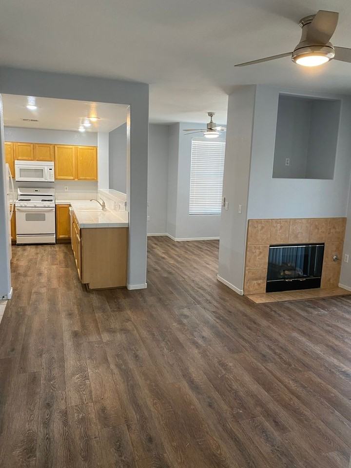 2325 Windmill Pkwy #1313 - Photo 6 of 32