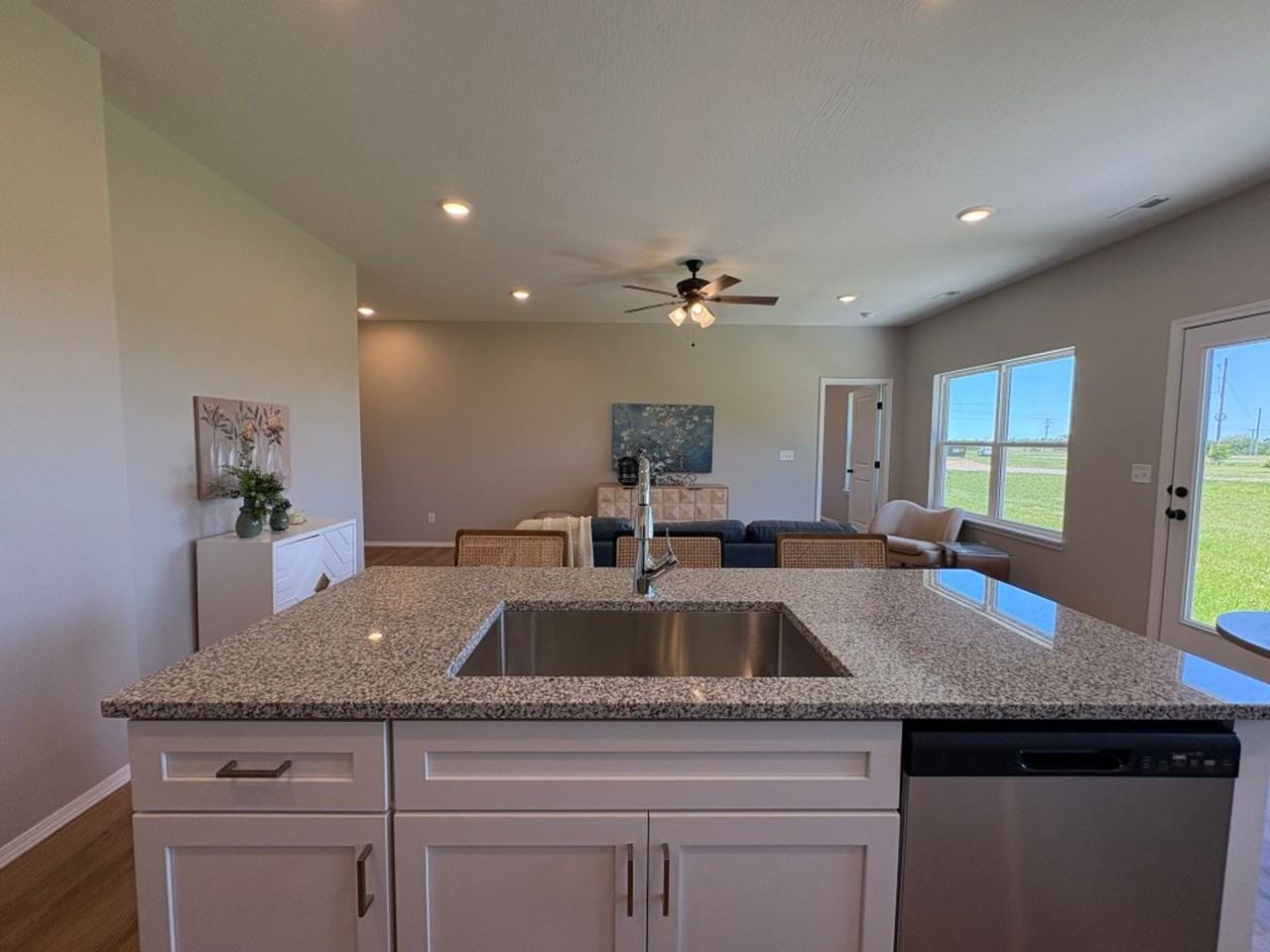 1224 Kemp Dr - Photo 2 of 18