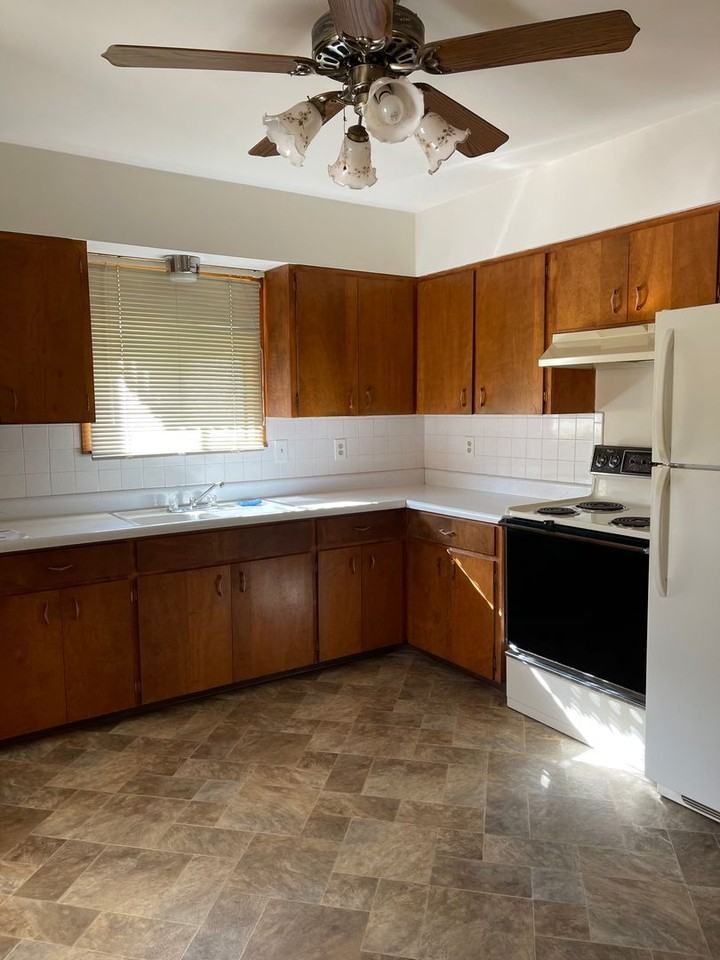 1718 Poplar Ave - Photo 3 of 24