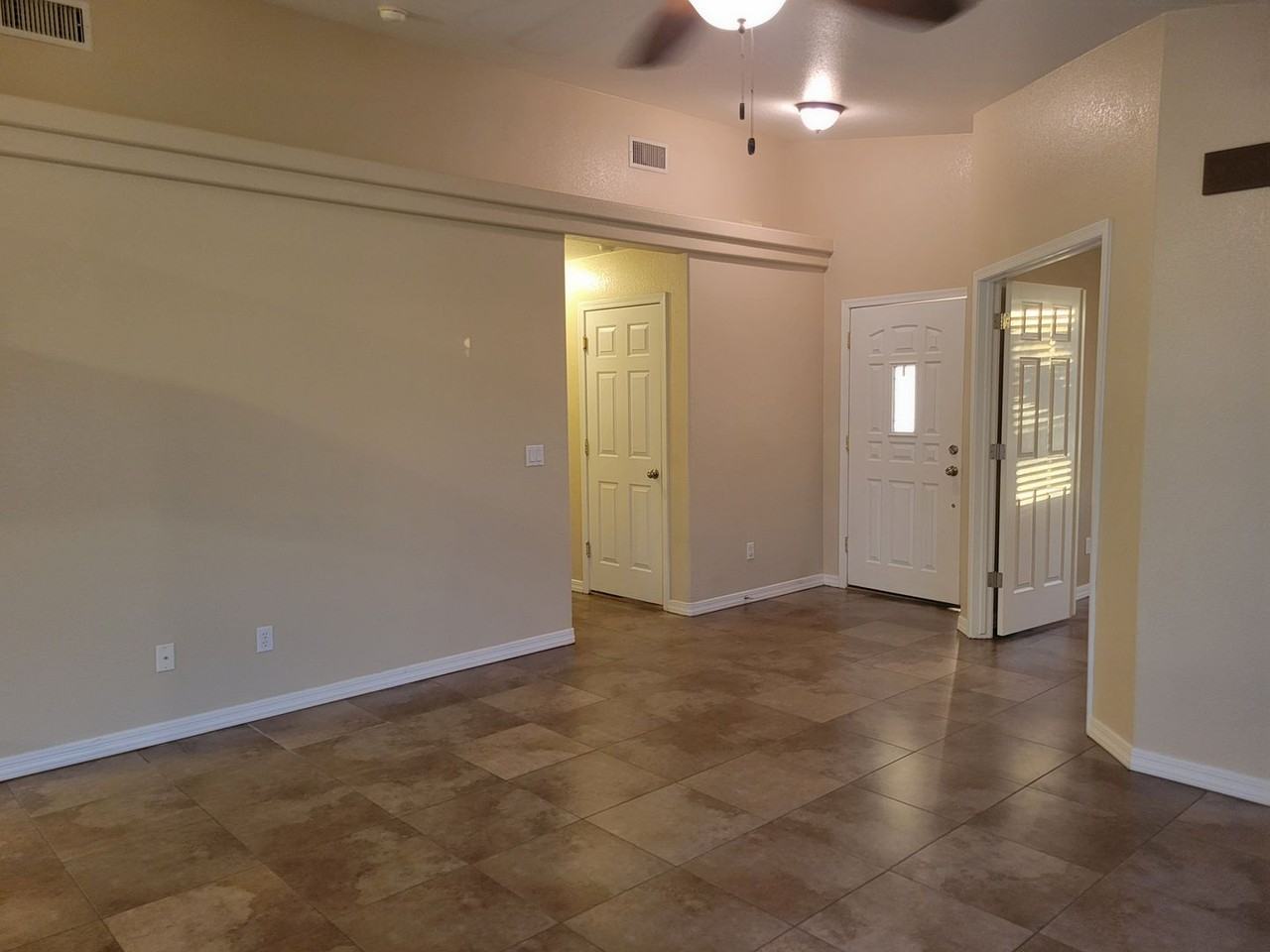 440 Hummingbird Dr - Photo 4 of 23