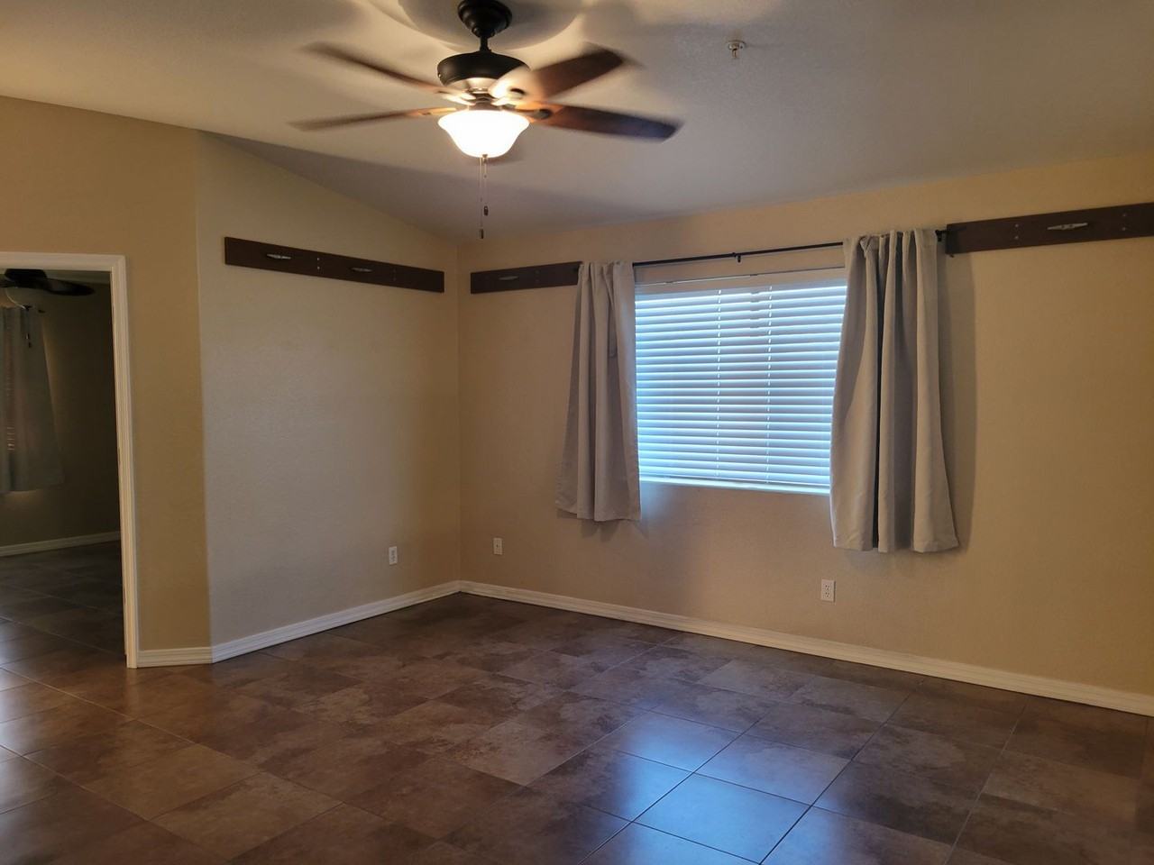 440 Hummingbird Dr - Photo 5 of 23