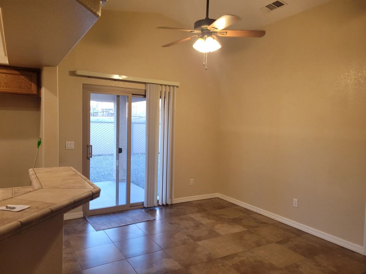 440 Hummingbird Dr - Photo 6 of 23