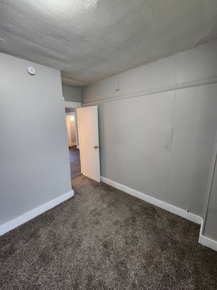 934 ALHAMBRA Road - Photo 3 of 13