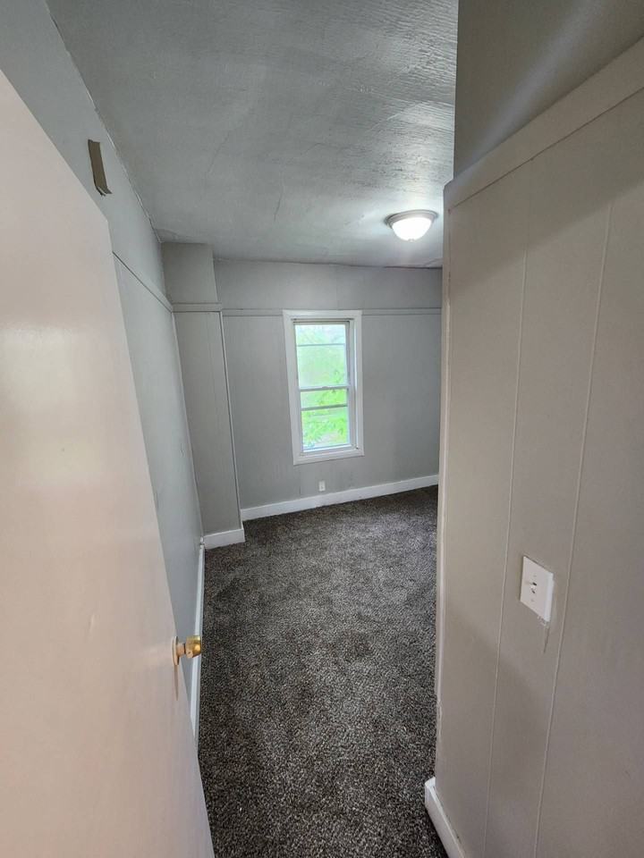 934 ALHAMBRA Road - Photo 6 of 13