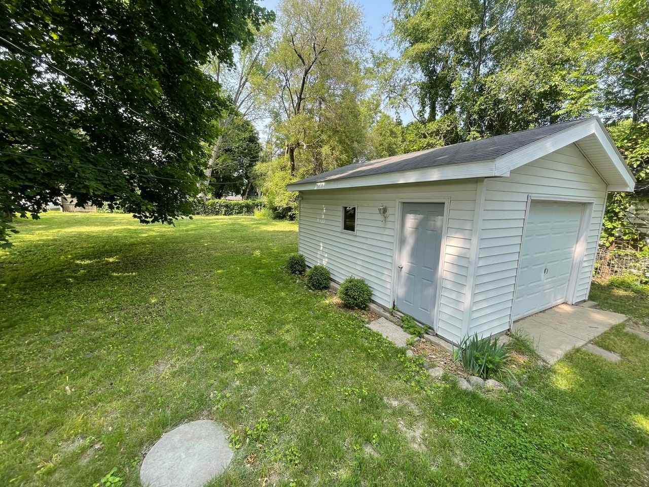 17615 Hepler St - Photo 4 of 25