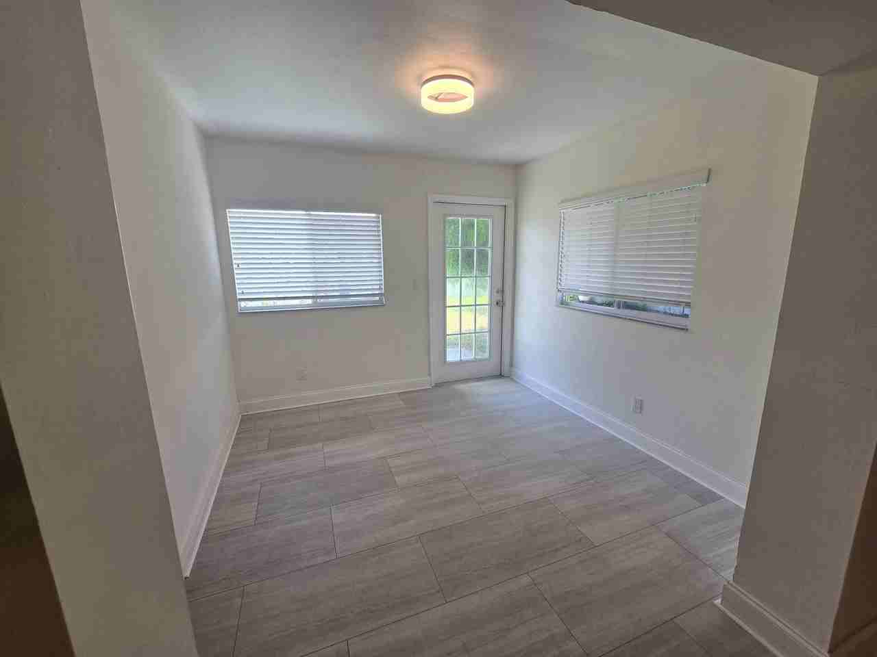 3027 Sw 23rd Ave - Photo 7 of 21