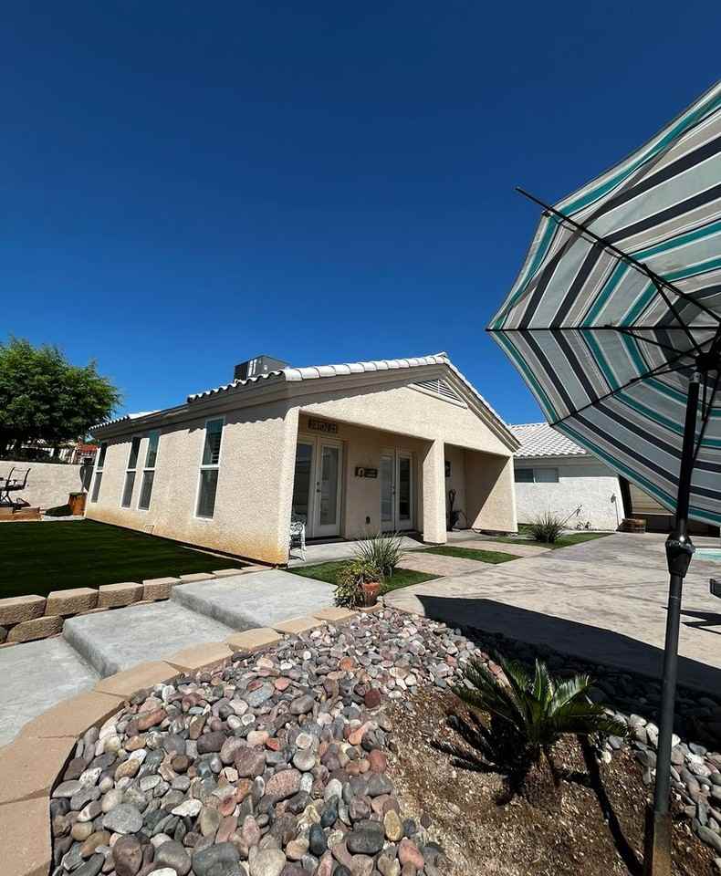 2381 Daytona Ave - Photo 3 of 17