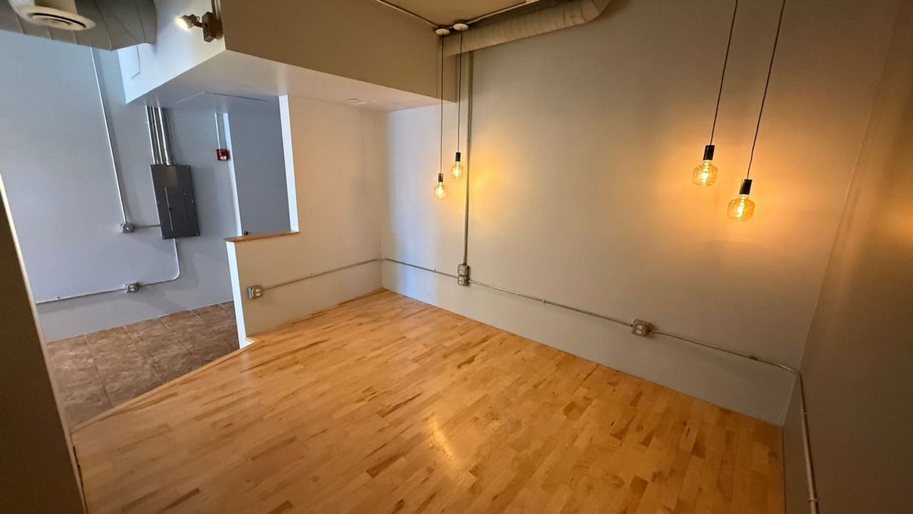 21 E 6th St - Photo 7 of 16