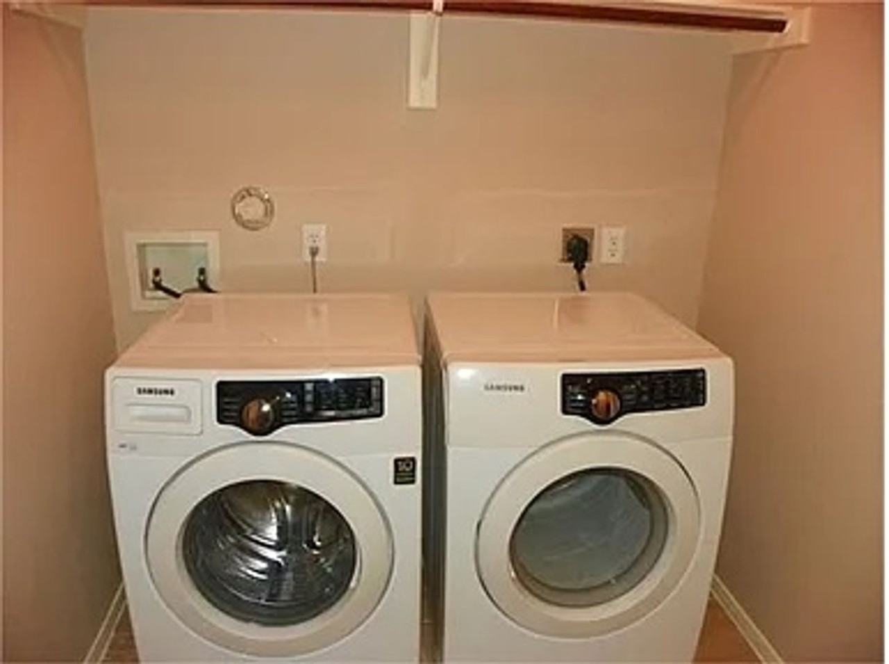 2926 Meadowglen Cv - Photo 3 of 13