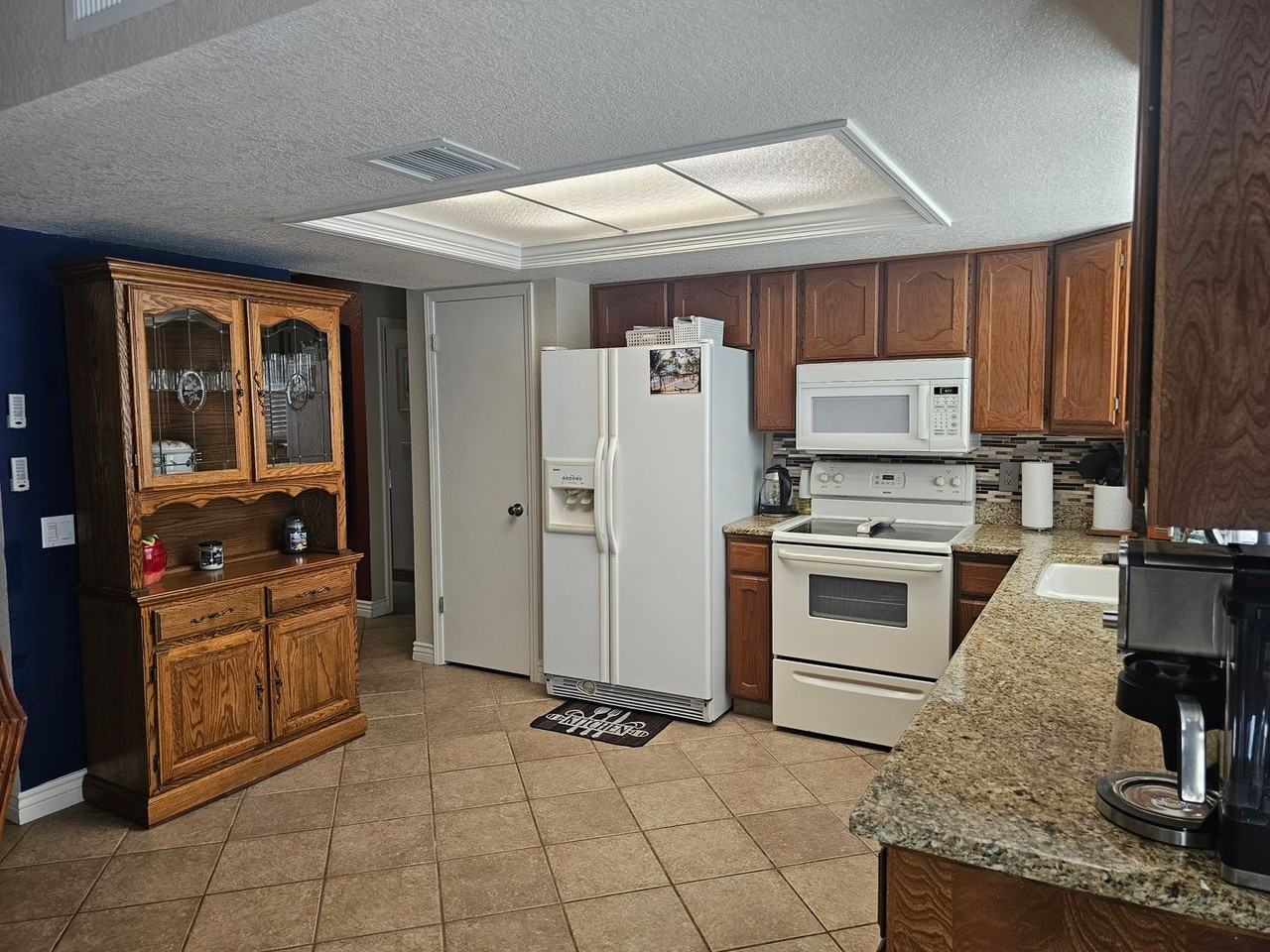 3746 Mission Dr S - Photo 4 of 21