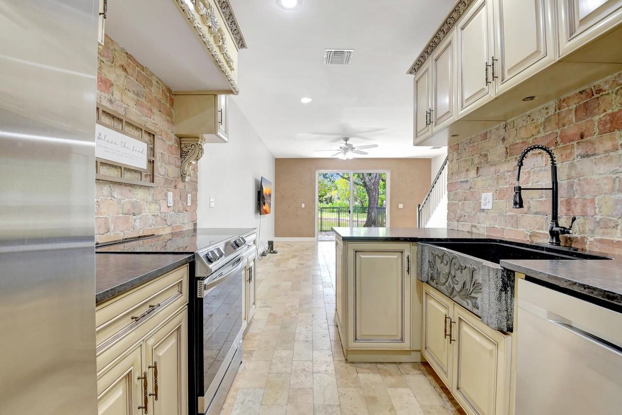 6306 Crescent Lake Way - Photo 3 of 47