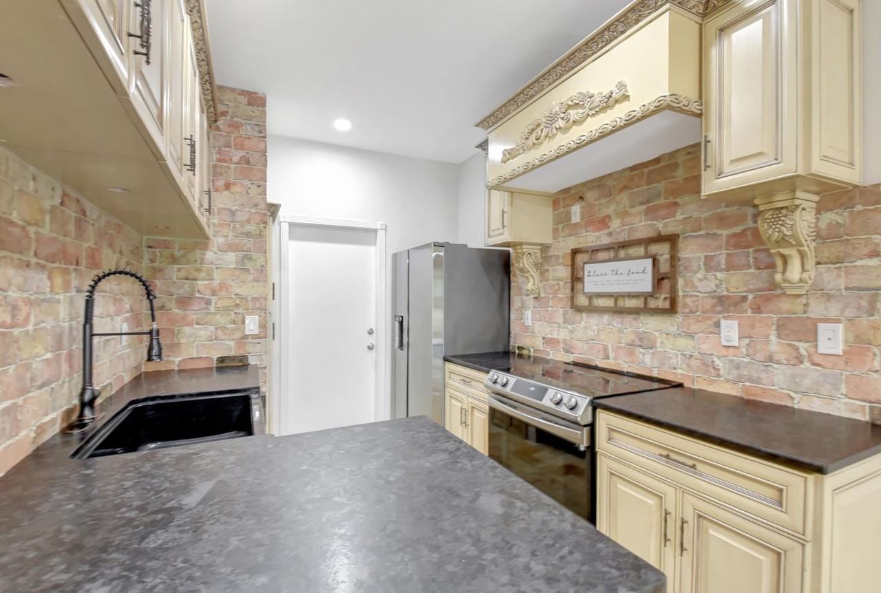 6306 Crescent Lake Way - Photo 6 of 47