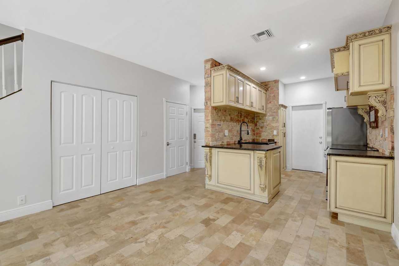 6306 Crescent Lake Way - Photo 7 of 47