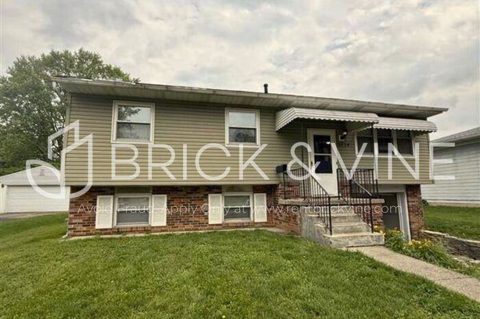 5034 Cryodon Blvd N - Photo 3 of 19