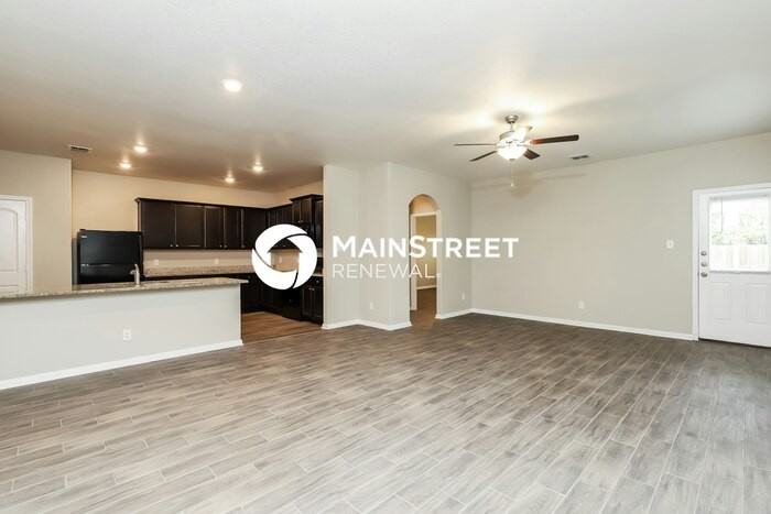 629 Greenway Trl - Photo 3 of 17