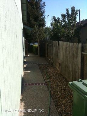 1041 Lake Park Ave - Photo 3 of 12