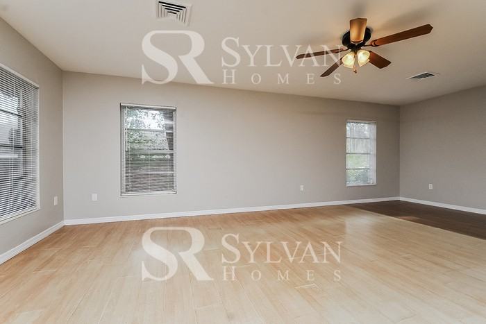 1139 Circle Dr - Photo 2 of 15