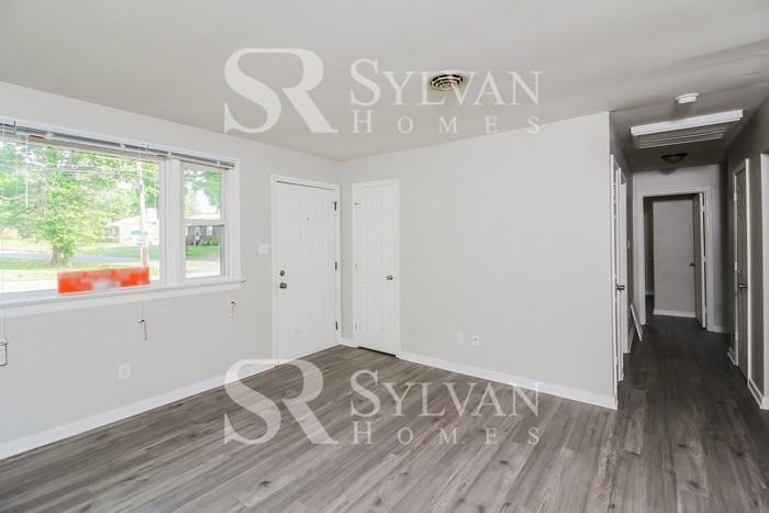 213 N Beech Ave - Photo 2 of 14