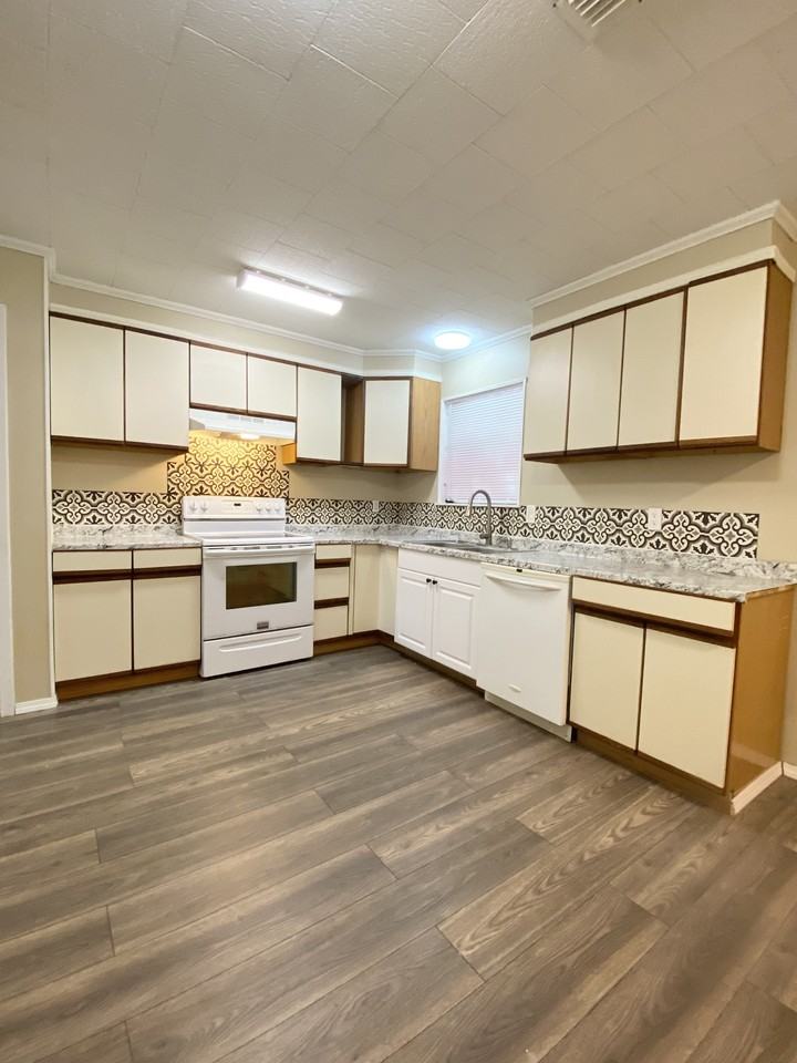 322 Fontelieu Dr #NA - Photo 2 of 9