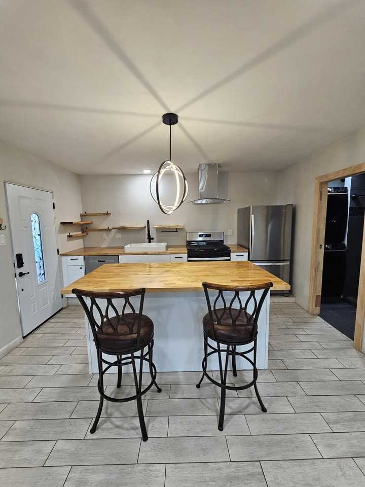 3323 Camino Prado Vis #B - Photo 3 of 8