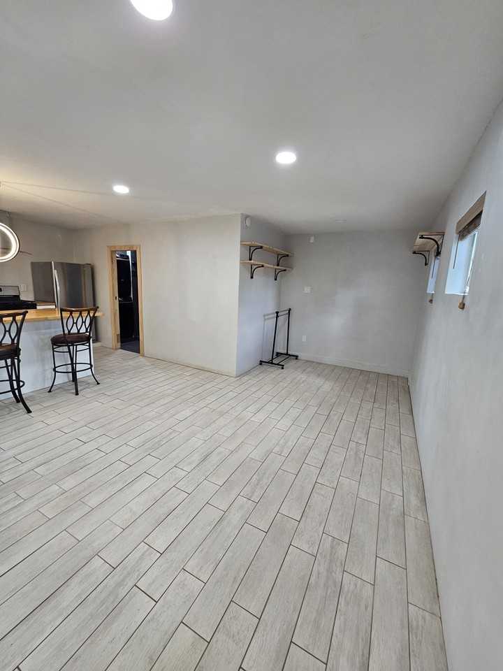 3323 Camino Prado Vis #B - Photo 6 of 8