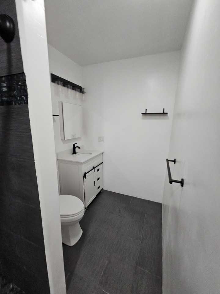 3323 Camino Prado Vis #B - Photo 7 of 8
