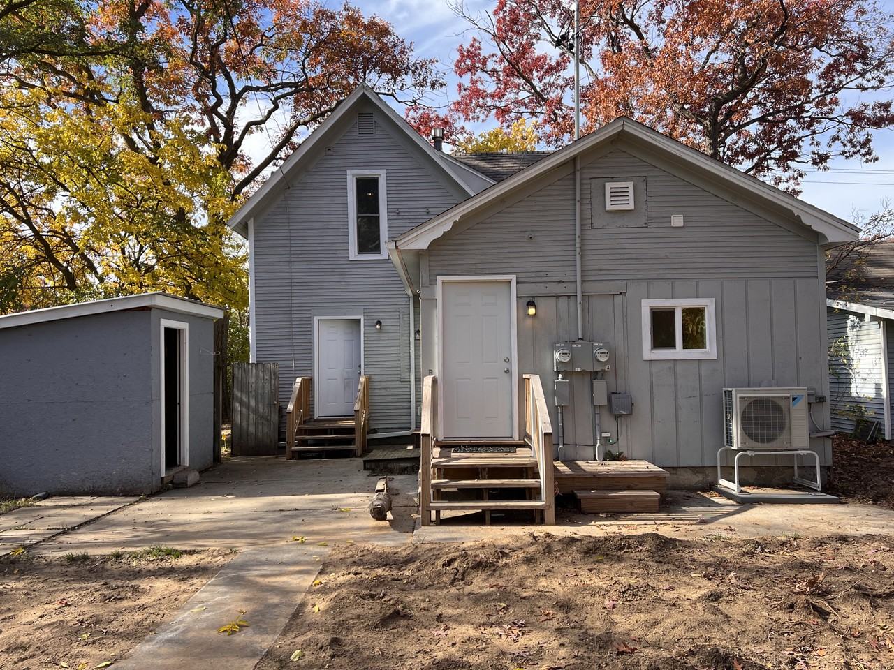 947 Woodmere Ave #B - Photo 2 of 11