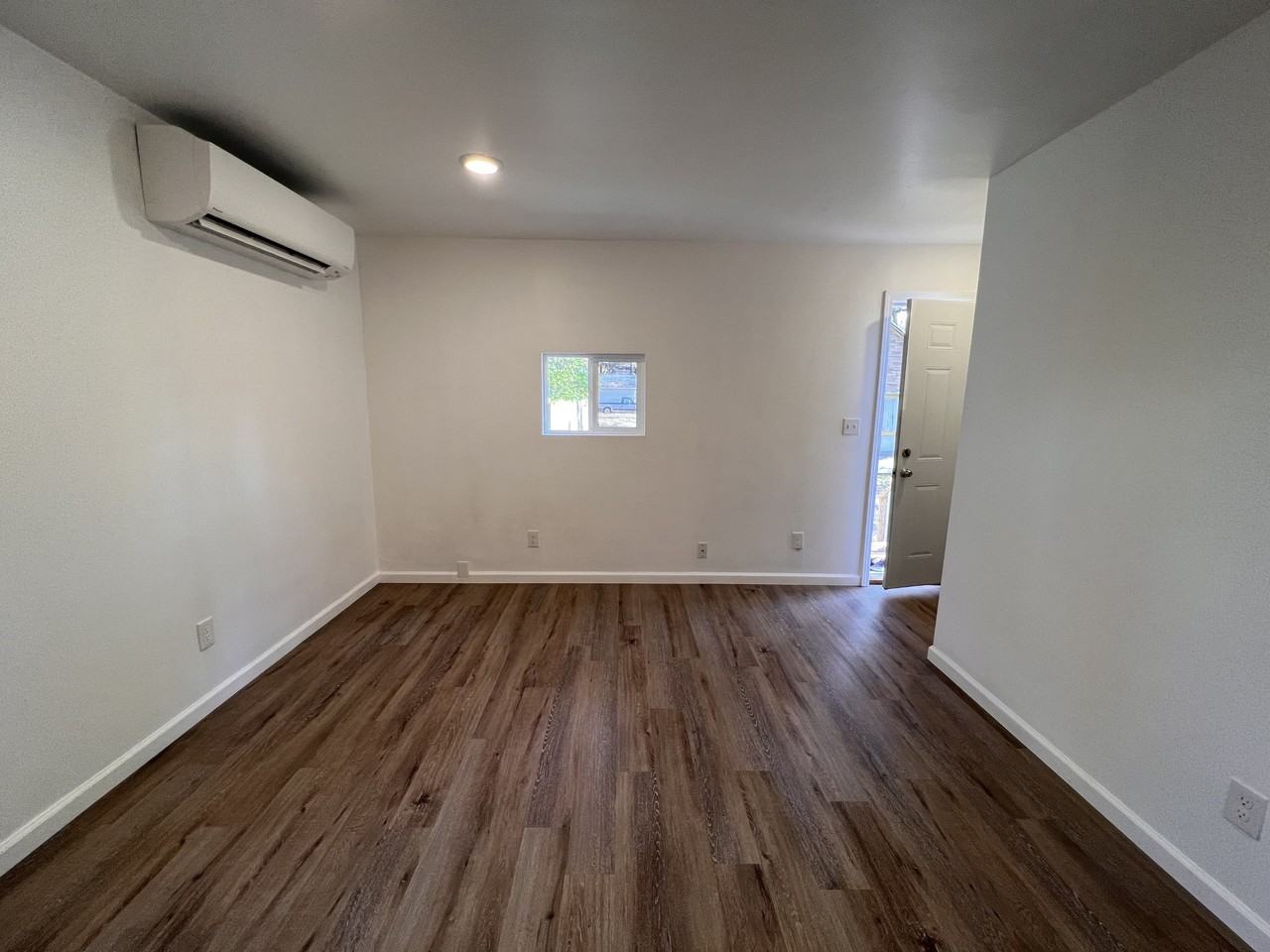 947 Woodmere Ave #B - Photo 4 of 11