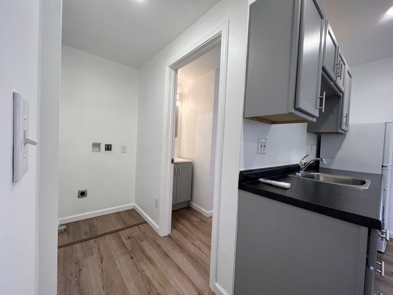 947 Woodmere Ave #B - Photo 6 of 11