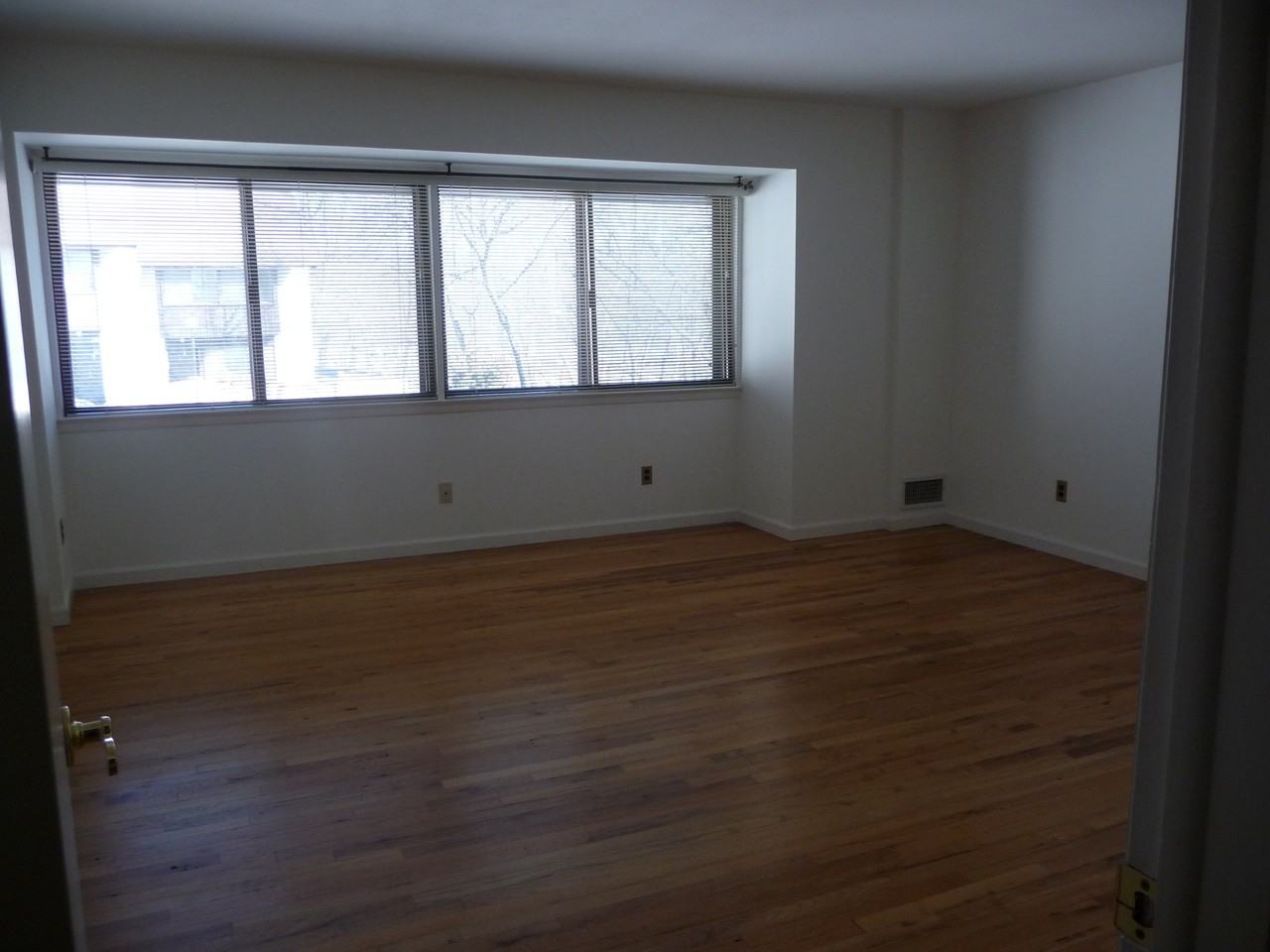 160 Mead Ave #A - Photo 3 of 9