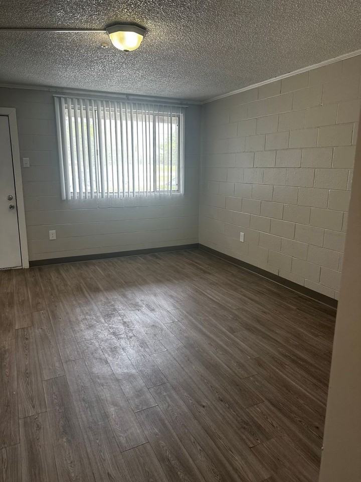 Fleur - Photo 6 of 33