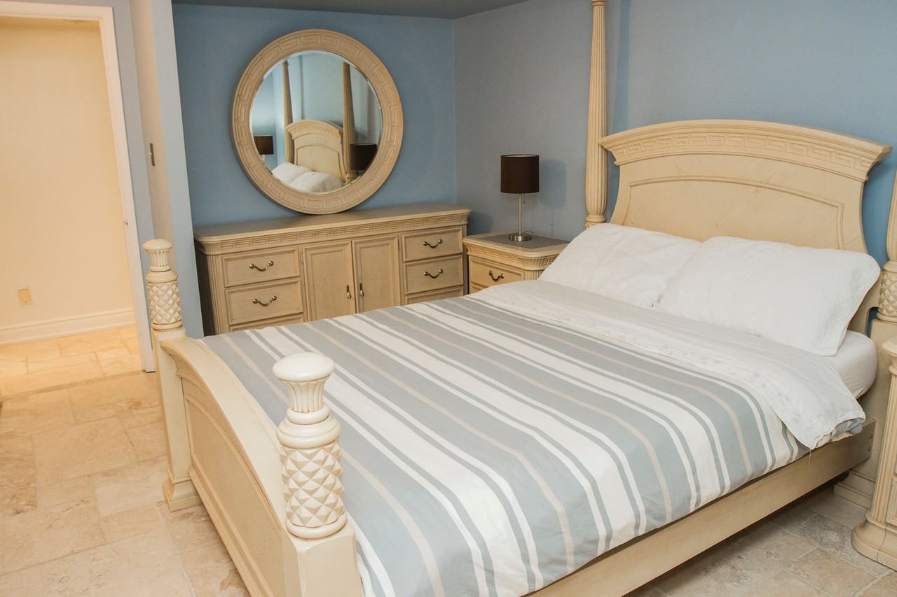 50 Eglinton Avenue West - Photo 4 of 14