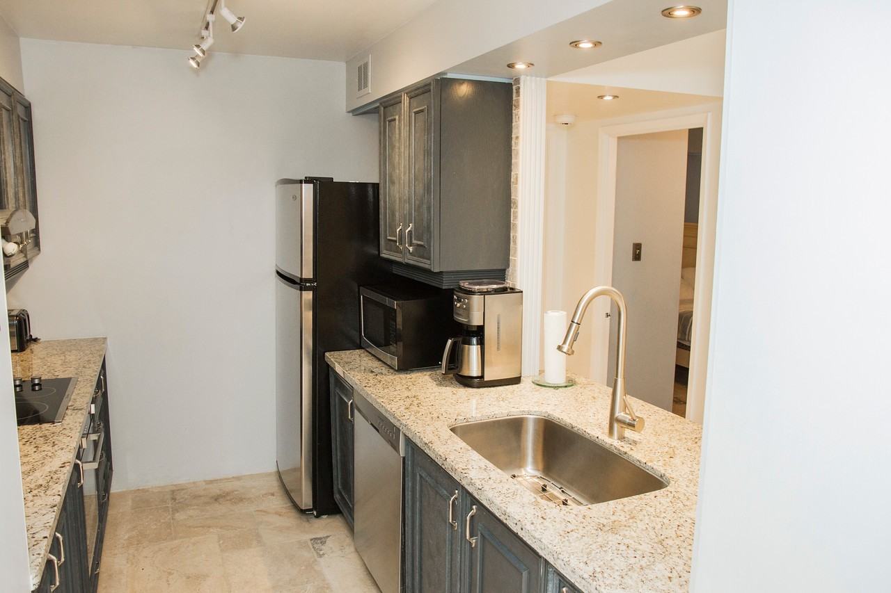 50 Eglinton Avenue West - Photo 5 of 14