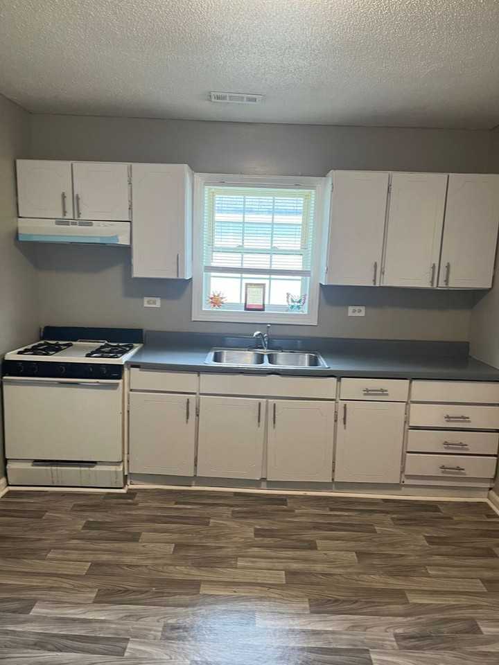 214 N King St - Photo 6 of 23