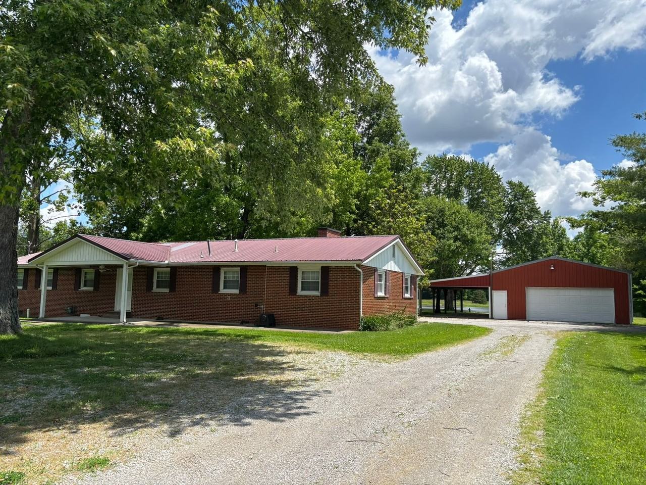 5076 Country Club Rd - Photo 2 of 37