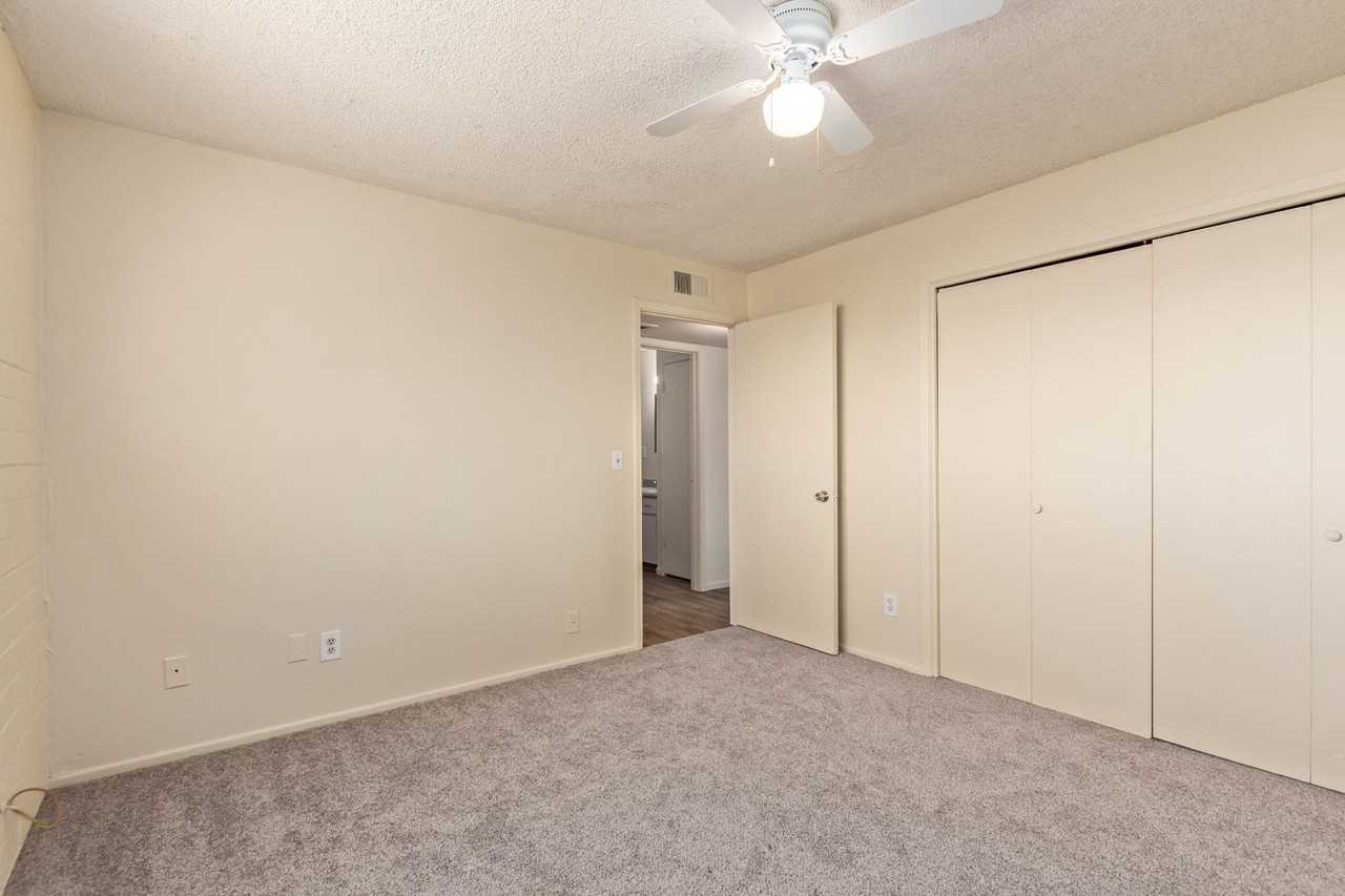 Earll Drive Apartments - Photo 7 of 11