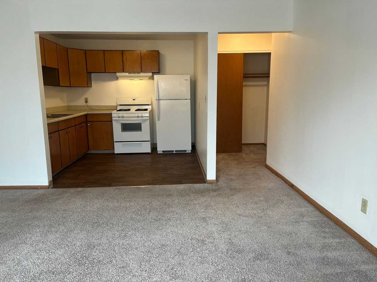 South Pleasant Apartments - Photo 4 of 4