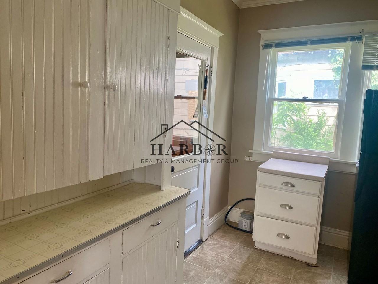 17 6th Ave Se - Photo 2 of 14