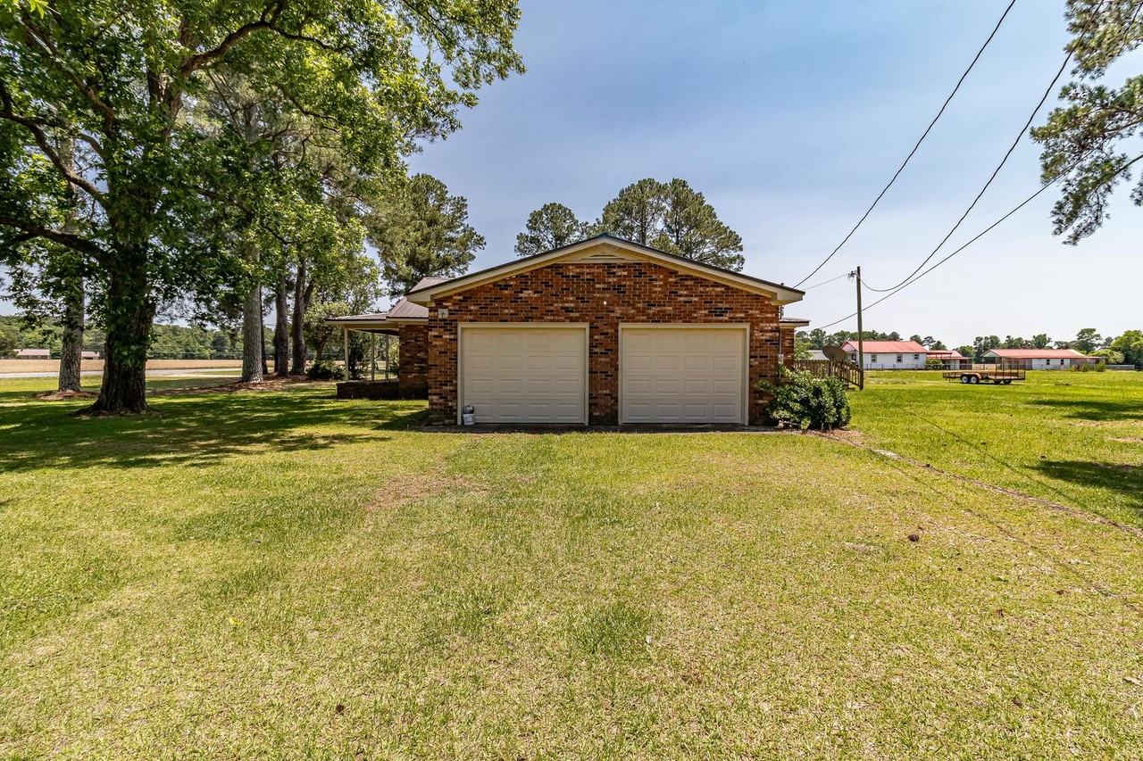 813 S Beston Rd - Photo 3 of 24