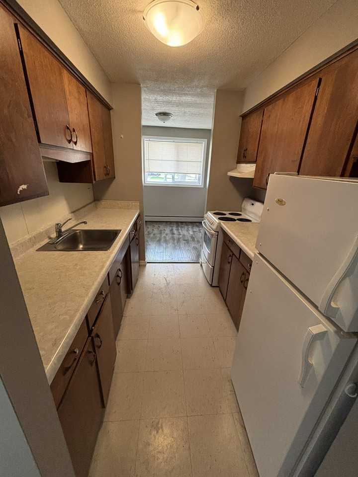 87 101-87 Westwood Drive #101 - Photo 2 of 11