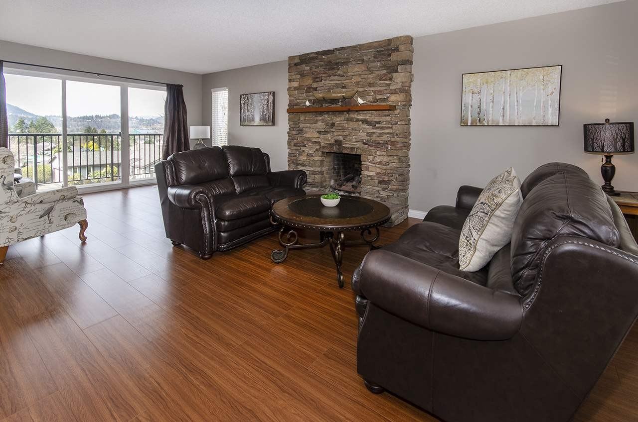 198 Edward Cres #1 - Photo 2 of 10